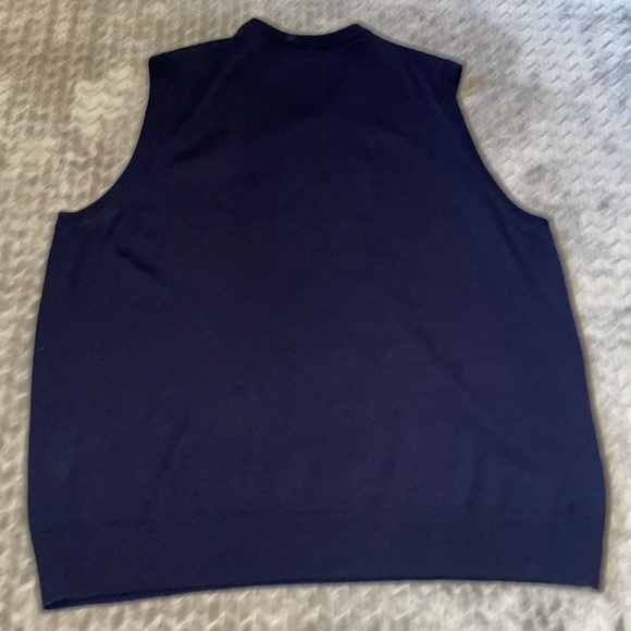 J. Crew 100% Merino Wool V Neck Sweater Vest.  Size XL. - Picture 4 of 6